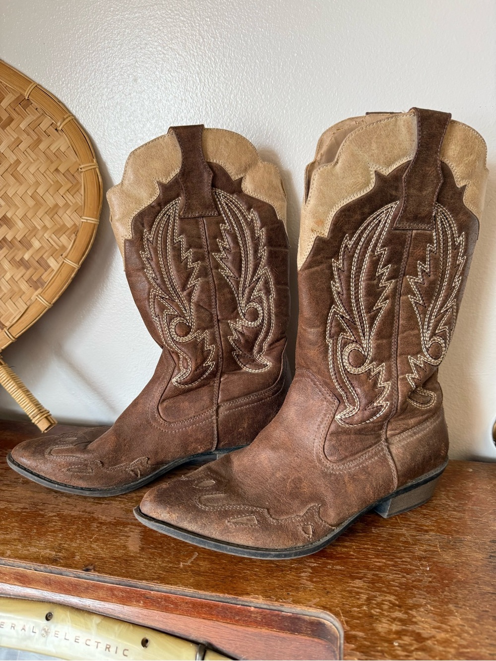 Coconuts by Matisse “Cimmaron” Western Boots – Women’s Size 7.5M Brown & Tan - Picture 2 of 9